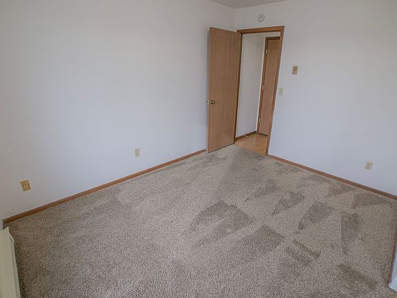 5th image of 925-926 9th Ave W #925-02