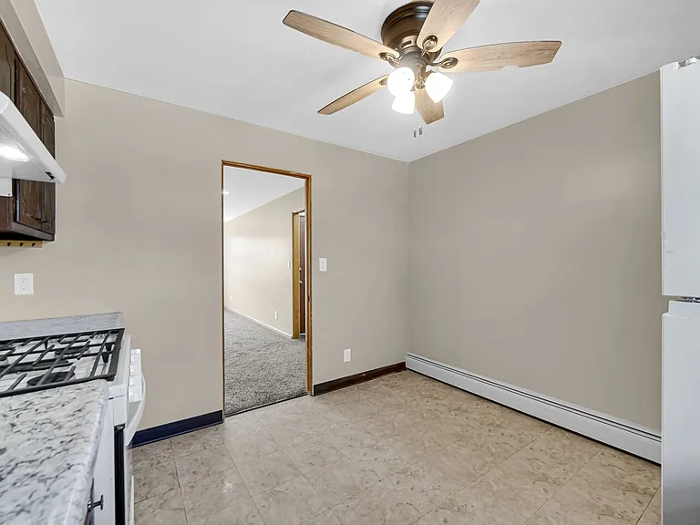 1307 Calumet Ave — Photo 14