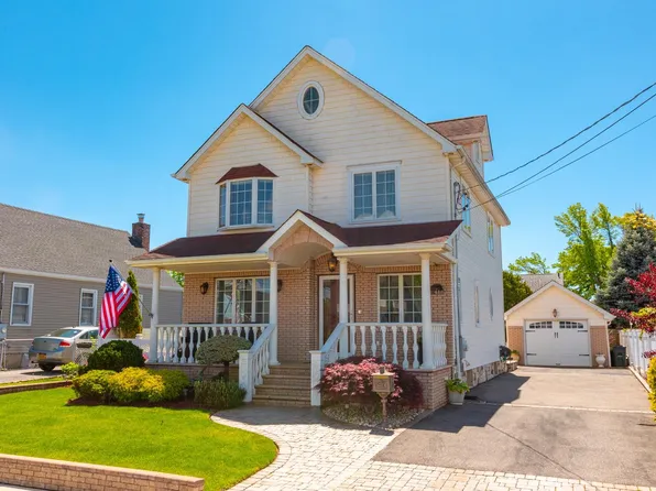 41 Winnie Court, Westbury, NY 11590