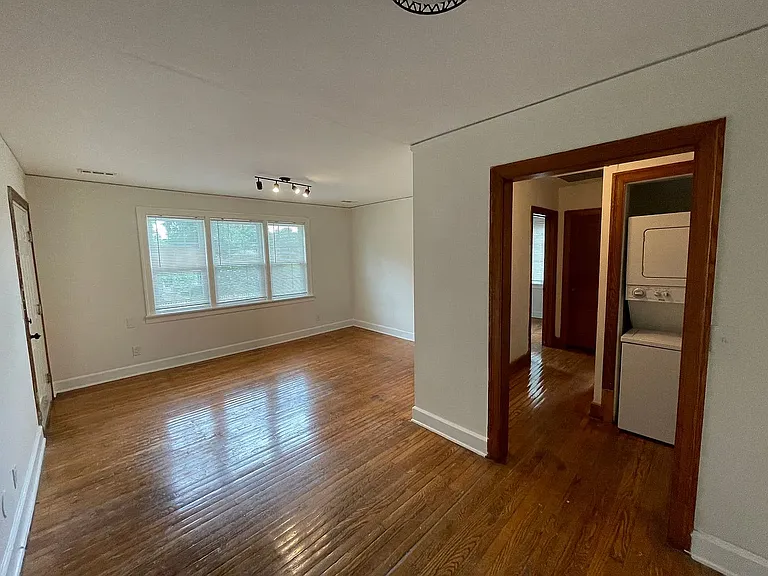 903 E Lytle St #3 — Photo 3