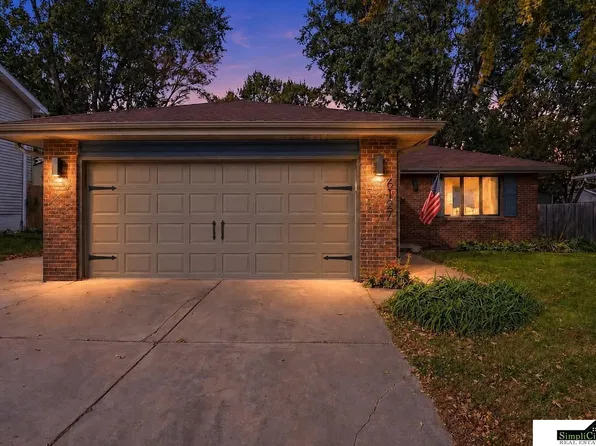 6127 NW 9th St, Lincoln, NE 68521