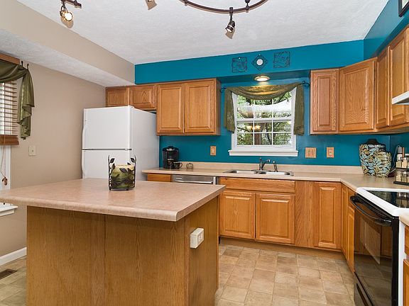 2nd image of 915 Quincy Ct