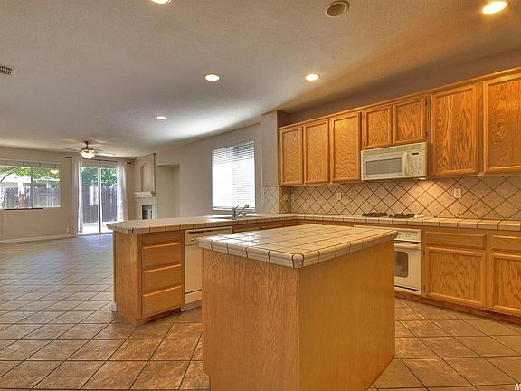 3rd image of 2304 Canary Dr