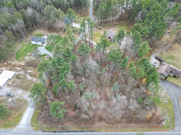 2 Terra Ferma Dr, Great Barrington, MA 01230