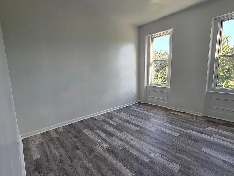 621-623 Lincoln Ave #4 — Photo 8