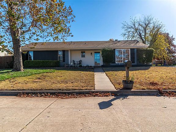 2nd image of 628 Saint James Pl