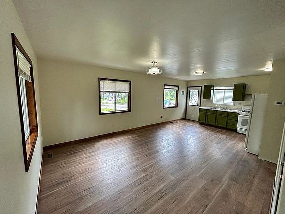 2nd image of 2332 Dowd St