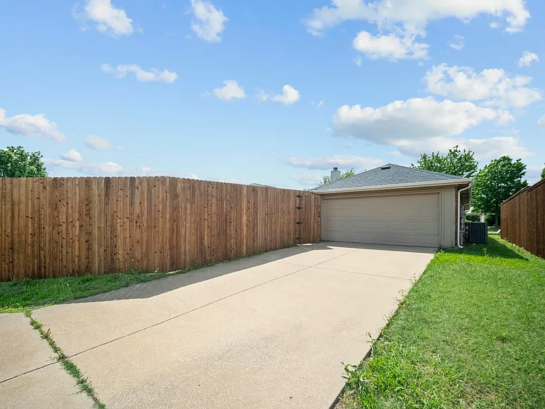 2130 Harvester Dr — Photo 32