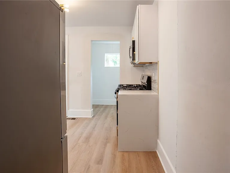 1786 Clifford Ave — Photo 7