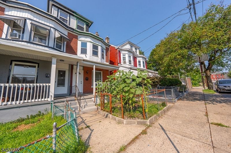 1st image of 25 Evans Ave
