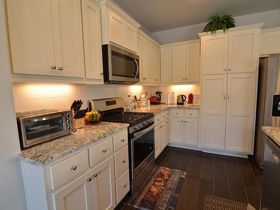 5th image of 13800 Lyndhurst St Unit 201