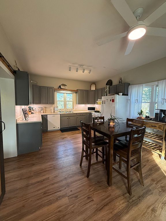 1102 SE Q St - Property Image