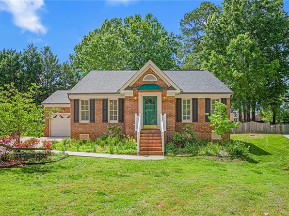 211 Sullivan Ct, Gibsonville, NC 27249