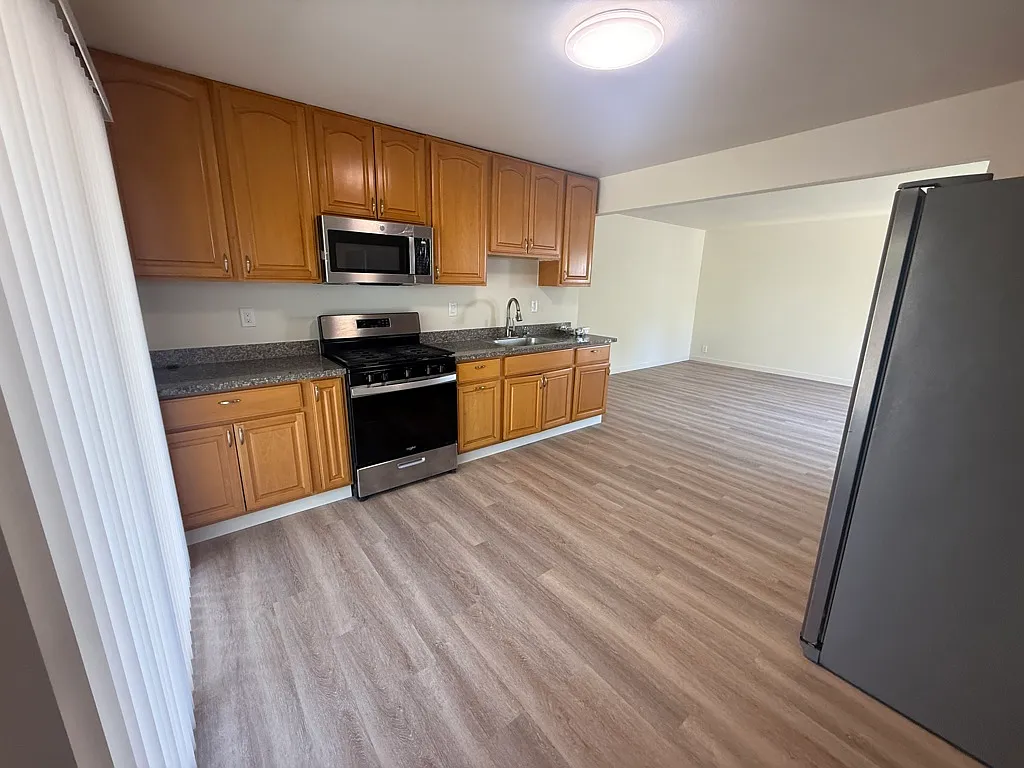 Building Photo - 138 Lund Ave #3