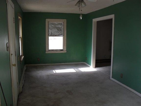 4th image of 912 W Oak Ave