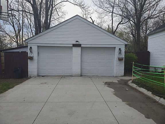 2nd image of 25165 Dunbar St