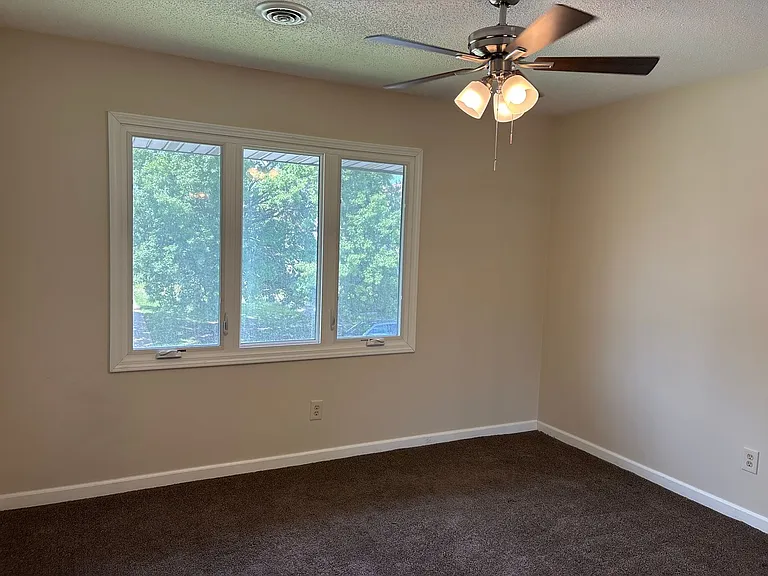 3405 Winston Dr — Photo 6