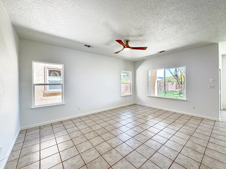 426 Paseo Roja Pl NE — Photo 3