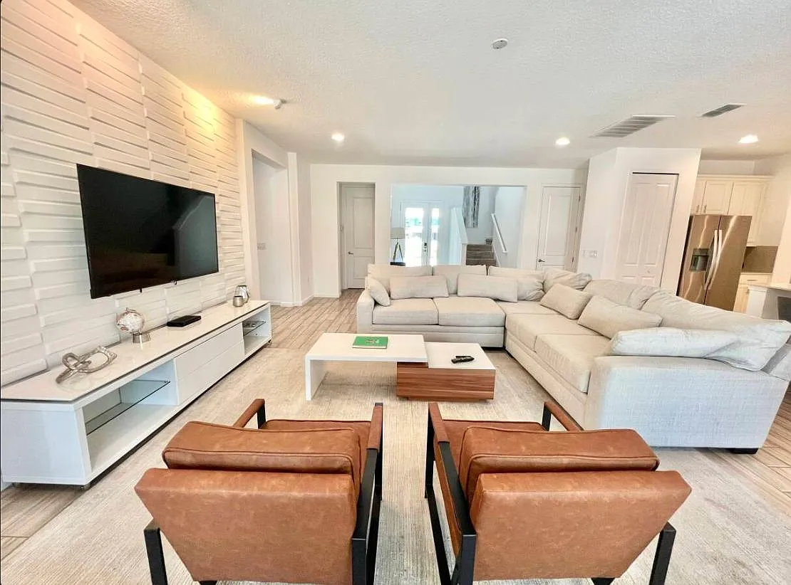 7 bed, 6.5 bath, 4422 sqft, $4,800 — Photo 4