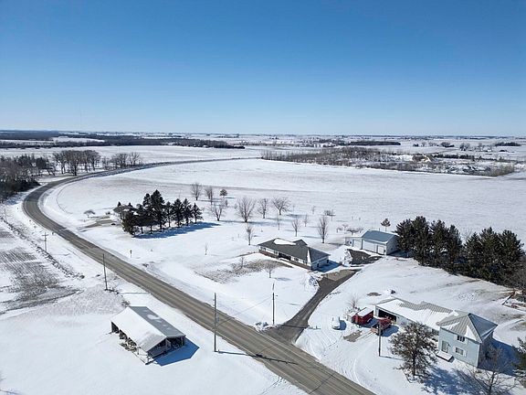 5th image of 2520 Wooster Rd