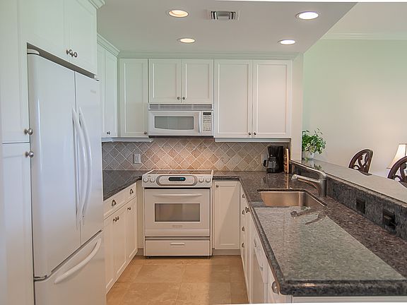 5th image of 111 Johns Island Dr