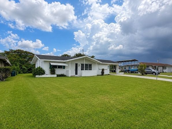 800 Willow Dr