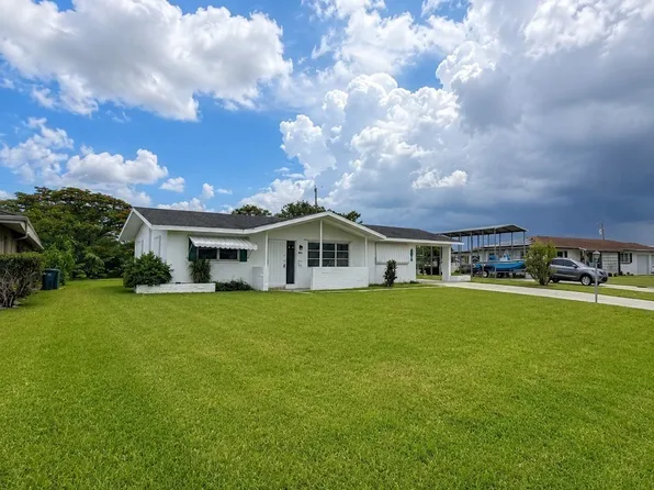 800 Willow Dr, Lehigh Acres, FL 33936