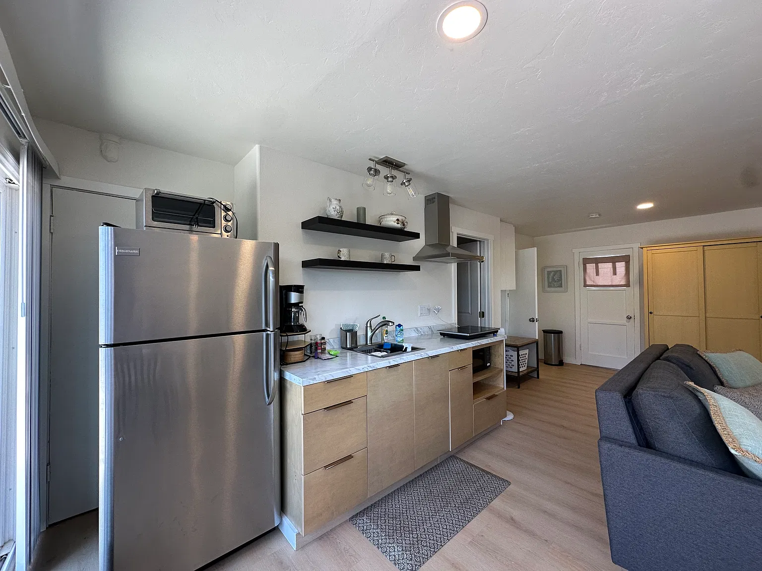 Studio, 380 sqft, $2,850 — Photo 3