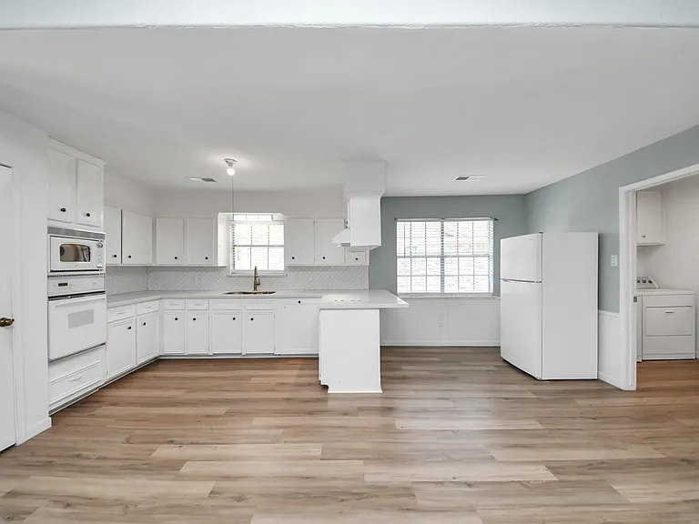 16502 N Mediterranean St — Photo 11