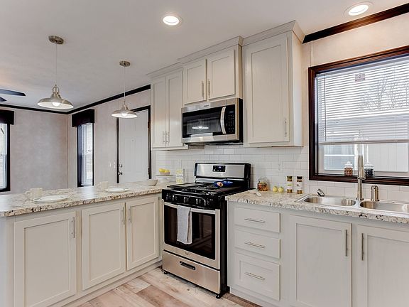 4th image of 1 Auburn Dr #Fkn5l9