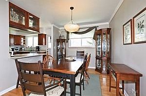 5th image of 557 Anita St