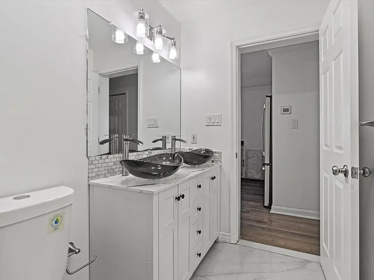 17 Holsman St #2 — Photo 5