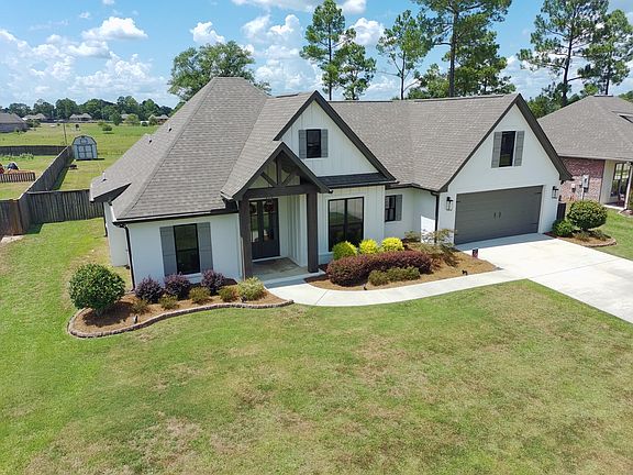 3rd image of 21 Sapphire Dr