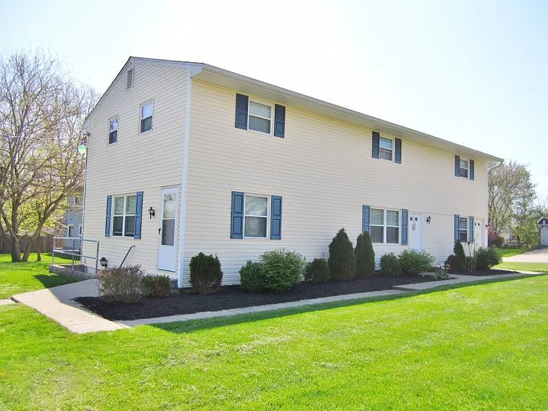 733 Daniel Dr #B — Photo 1