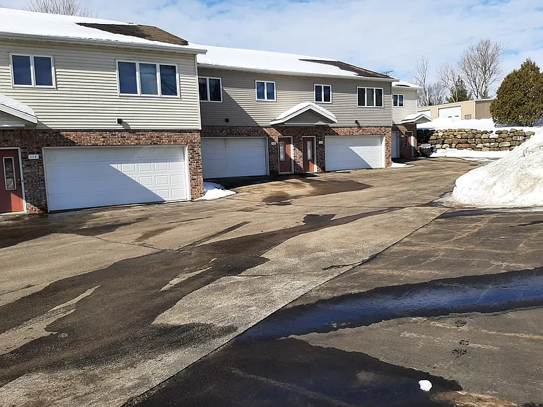 110 Maple Ct — Photo 4