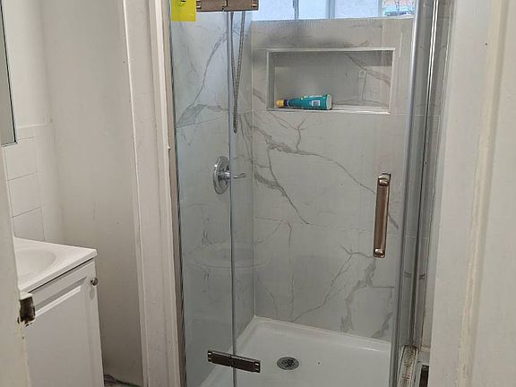 4th image of 701 W 62nd St #1