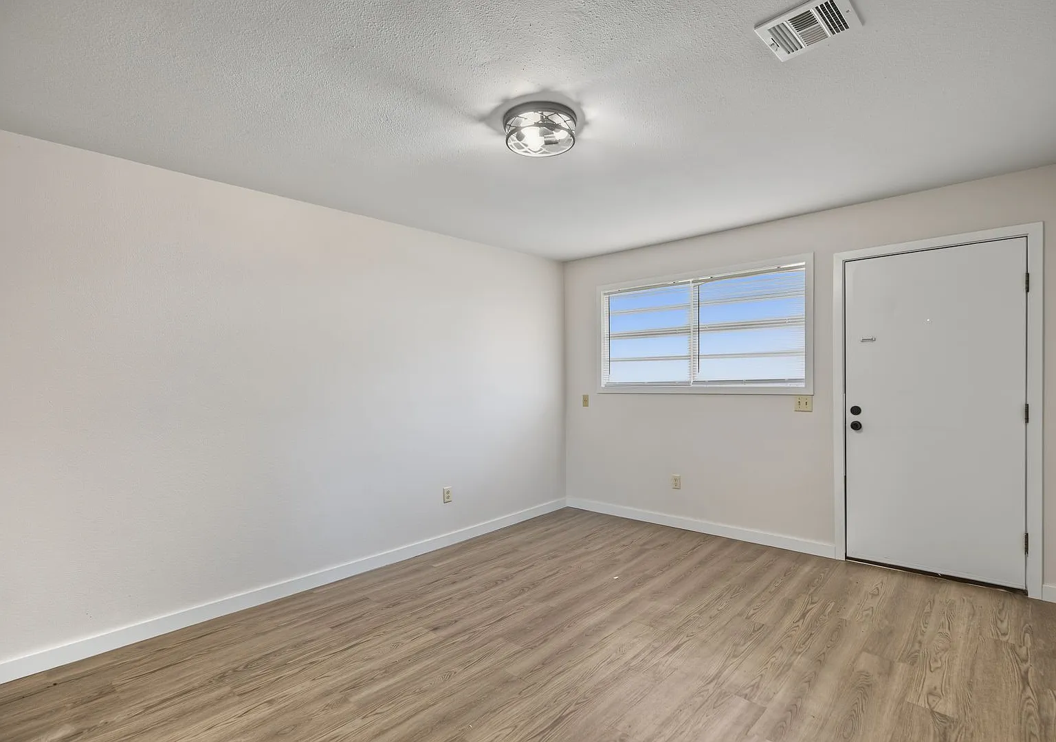 1812 Olrich — Photo 2