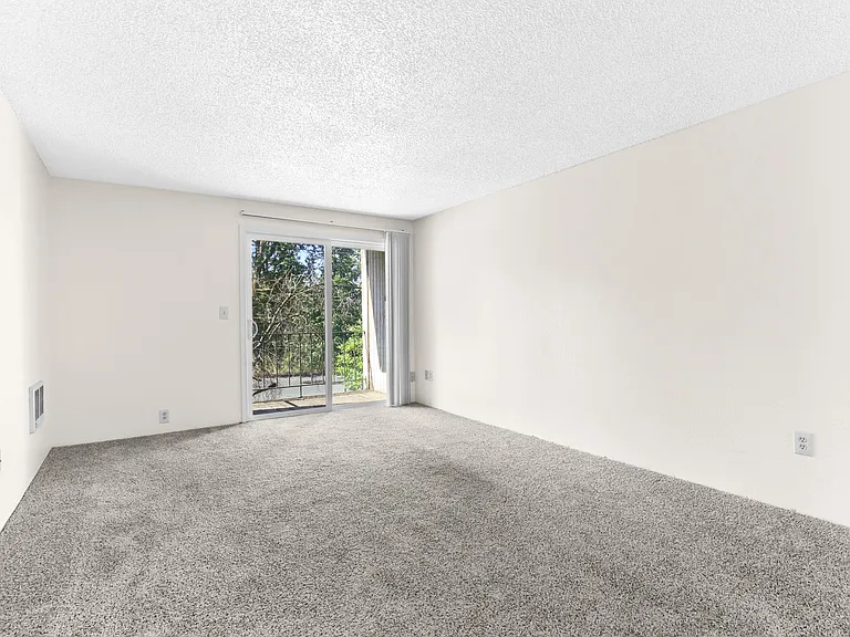 Charbern Apartments — Photo 15