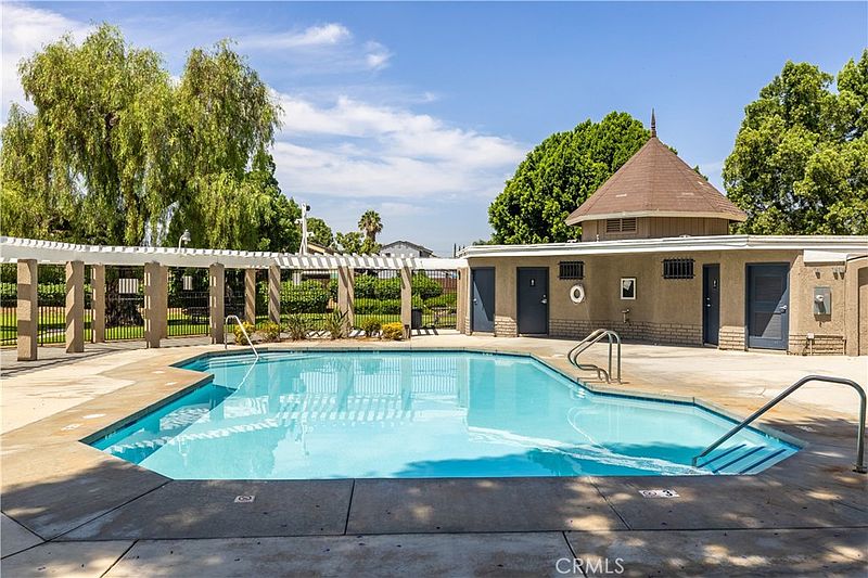 Listing photo 17 of 60