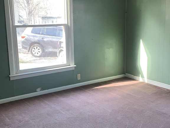 3rd image of 1021 Orange Rd