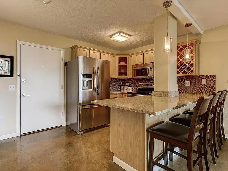 909 N Logan St #4I — Photo 4