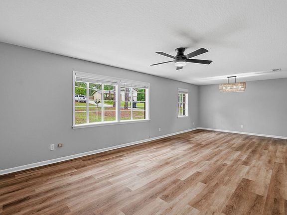 5th image of 108 Parkwood Dr