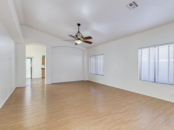 5th image of 8807 W Laurel Ln