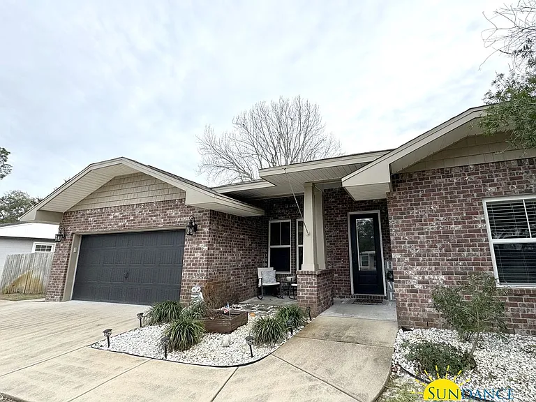 306 Ohio Pl — Photo 2
