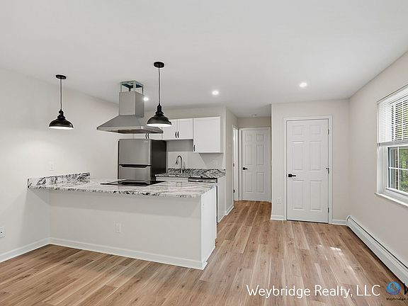 4th image of 205 E North St APT 6