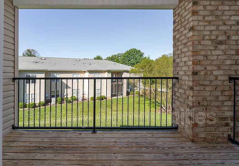 104 Thornton Ct #E — Photo 32