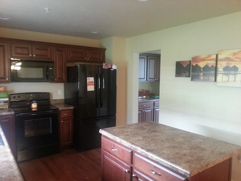 1065 Bayberry Dr — Photo 2