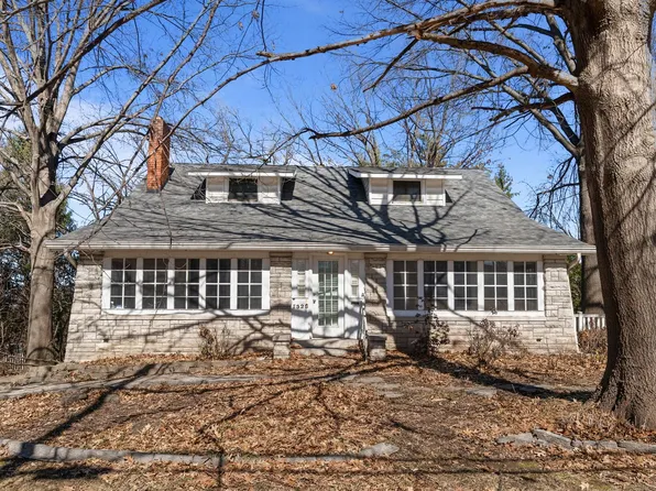 7325 Sutherland Ave, Saint Louis, MO 63119