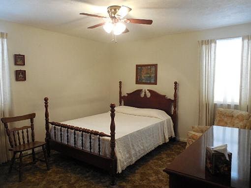 5th image of 146 Bernard Ct