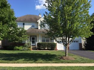 22 Stirrup Ln, Flemington, NJ 08822